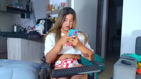 laura acosta online show from August 10, 4:03 am
