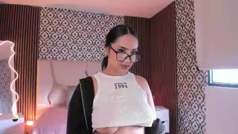 BELLA online show from August 7, 2:28 pm