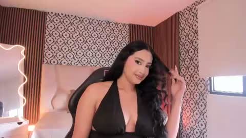 BELLA online show from August 15, 2:32 pm