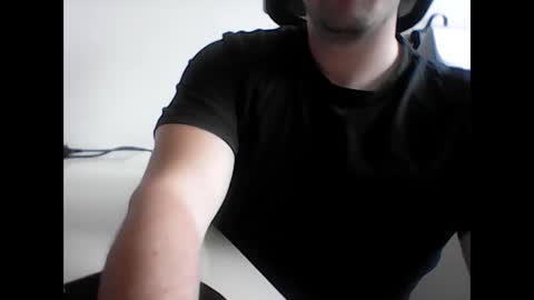 beenee3 online show from May 15, 6:13 am