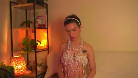 Bel  online show from August 17, 10:15 pm