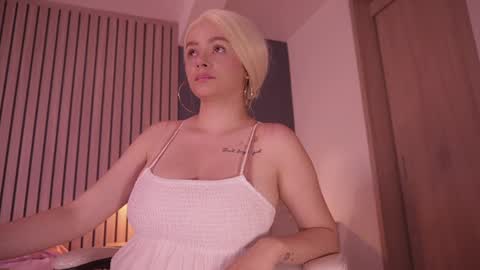 isabella online show from July 18, 12:44 am