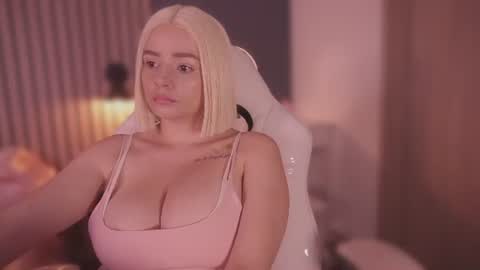 isabella online show from July 19, 12:34 am