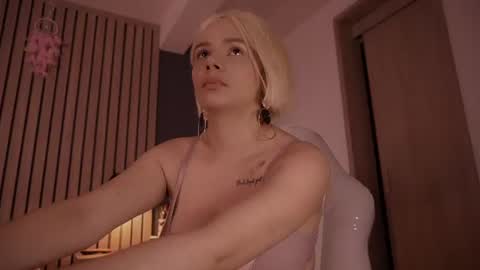 isabella online show from August 15, 11:09 pm