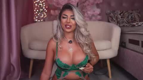 bella_blonda online show from July 9, 10:15 pm