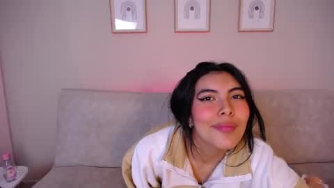 Bella online show from August 4, 1:19 pm
