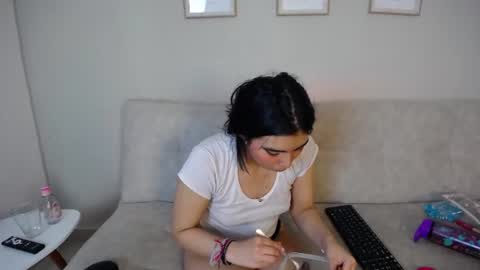 Bella online show from August 4, 4:37 pm