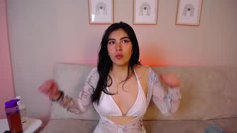 Bella online show from August 11, 9:17 pm