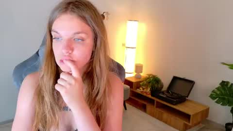 bella_dreamm online show from July 31, 12:17 am