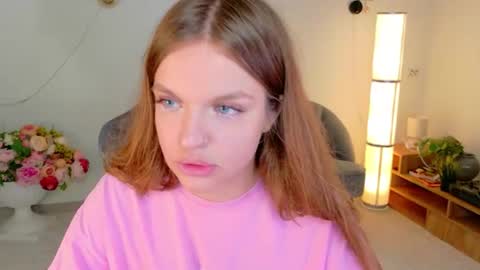 bella_dreamm online show from August 3, 10:17 pm
