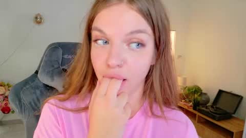 bella_dreamm online show from August 3, 11:23 pm