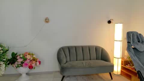 bella_dreamm online show from August 4, 12:29 am