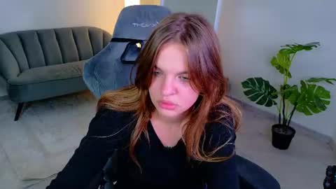bella_dreamm online show from August 11, 3:19 am