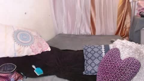 bella_gonvill online show from April 25, 1:11 am