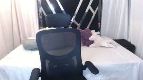 bella_gonvill online show from July 6, 4:48 am