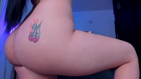 bella_hamilton online show from August 12, 3:53 am