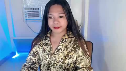 bella_ngo online show from August 8, 11:32 am