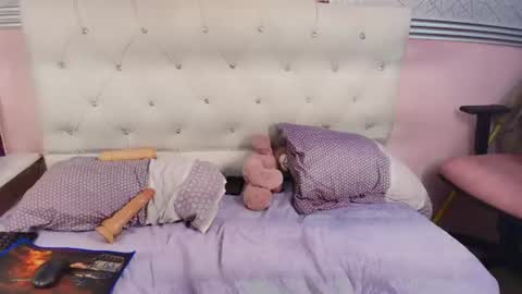 bella online show from August 8, 9:37 pm