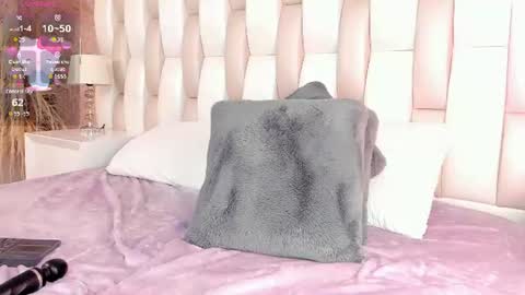 bella_peach_ online show from August 7, 2:44 am