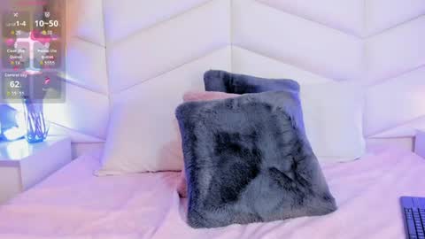 bella_peach_ online show from August 11, 9:33 am