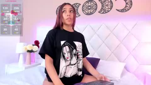 bella_peach_ online show from August 24, 2:46 pm