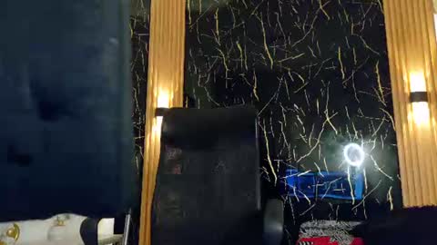 bella_salvatore online show from August 11, 9:06 pm