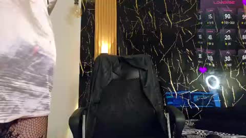 bella_salvatore online show from August 16, 12:25 am