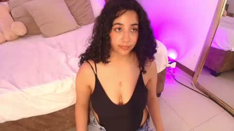 Bella Swwan  online show from August 12, 7:16 pm