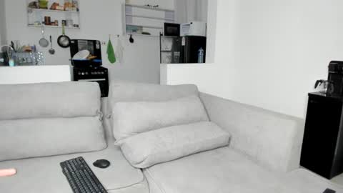 bella online show from August 5, 11:58 pm