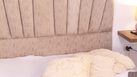 bella_wiild online show from August 15, 3:43 am