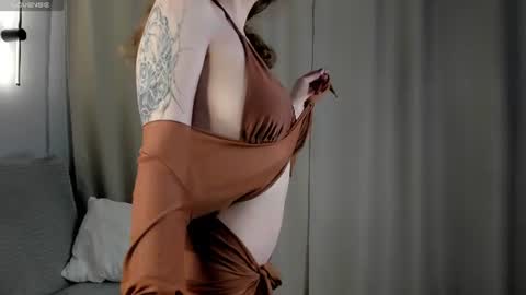 bella_xiss online show from August 8, 3:56 pm