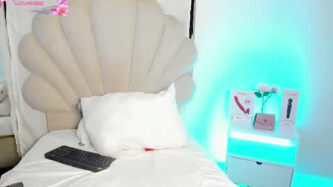 Bella Dajud online show from July 15, 1:39 am