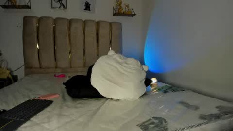 bellaastorm online show from July 14, 9:24 am