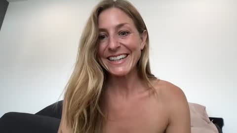 Bella online show from August 13, 10:02 pm