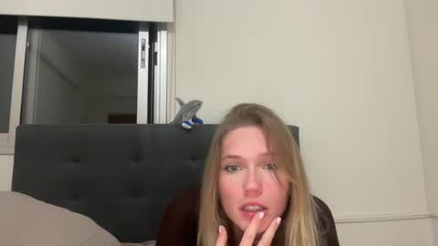 Bella Bloom online show from May 26, 9:27 pm