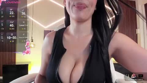 Bella Clair online show from August 14, 6:33 pm