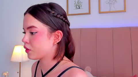 BellaFontana online show from August 4, 6:05 pm