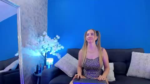 Bella Marie online show from July 31, 3:51 pm