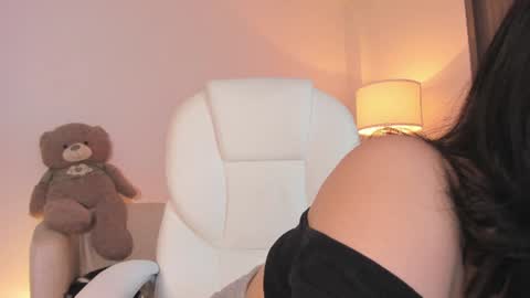 bellamia_ online show from July 31, 8:42 am