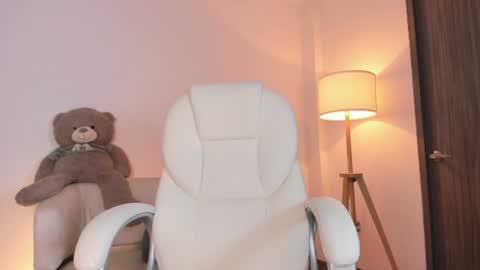 bellamia_ online show from August 3, 4:30 am