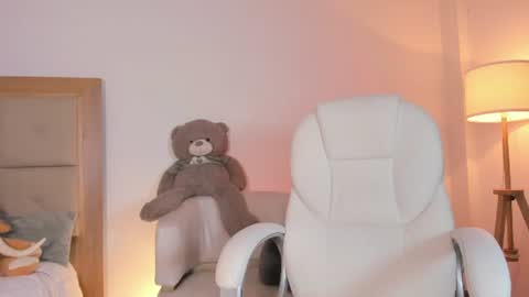 bellamia_ online show from August 3, 7:48 am