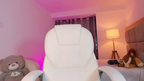 bellamia_ online show from August 7, 3:50 am