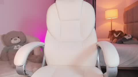 bellamia_ online show from August 8, 1:49 am