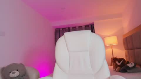bellamia_ online show from August 8, 2:55 am