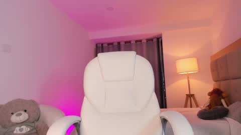 bellamia_ online show from August 9, 4:02 am