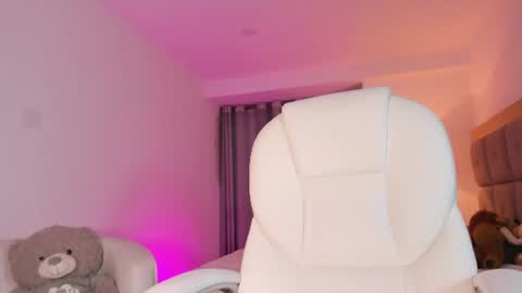 bellamia_ online show from August 9, 11:28 pm