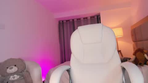 bellamia_ online show from August 10, 3:52 am
