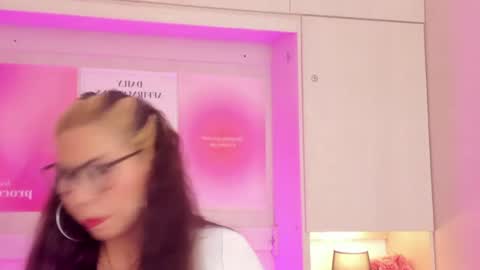 Bella Miller online show from August 5, 7:01 pm