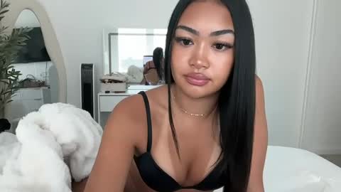 Bella online show from June 16, 9:46 pm