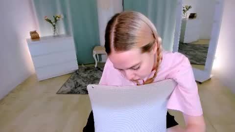 Bella online show from August 3, 4:08 am